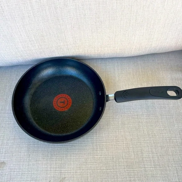 T-fal Heat Mastery, 6”,  Black, Skillet - Picture 2 of 3